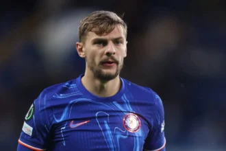 Everton Sign Dewsbury-Hall