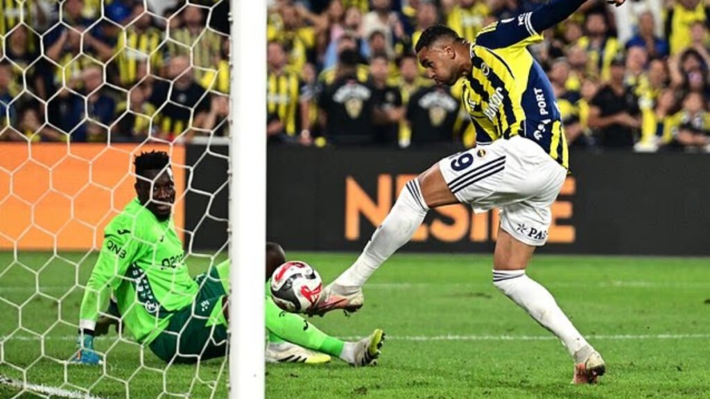 Fenerbahce’s Youssef En-Nesyr scoring the decisive goal past Andre Onana