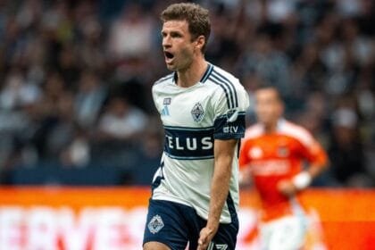 Thomas Muller trains with Bayern again