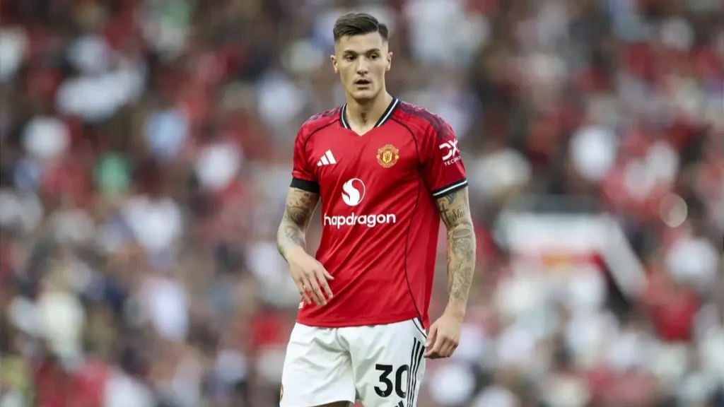 Alvaro Negredo warns Man Utd over Benjamin Sesko treatment after £74m move