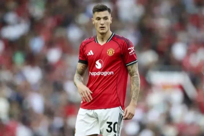 Alvaro Negredo warns Man Utd over Benjamin Sesko treatment after £74m move