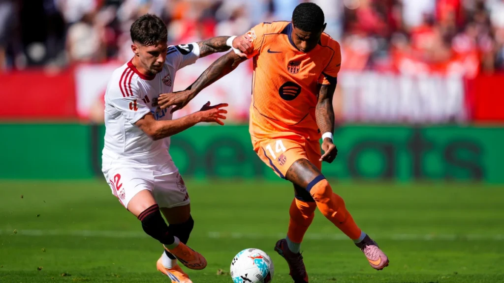 Barcelona thrashed 4-1 by Sevilla as Lewandowski misses penalty and Rashford scores