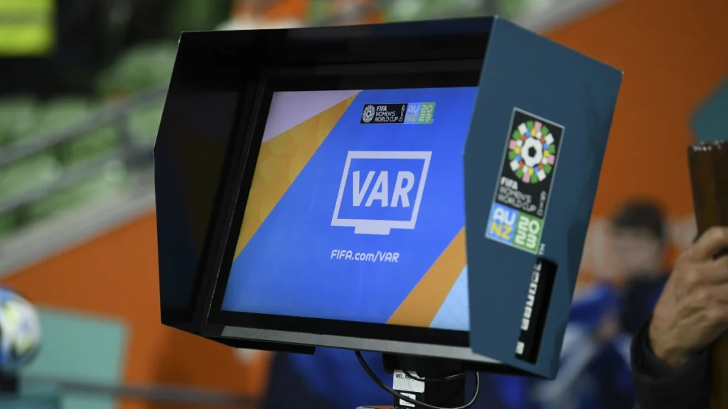 Manchester United vs Sunderland: VAR overturns penalty decision after Sesko and Mount score at Old Trafford 7 VAR penalty overturned at Old Trafford after Mount and Sesko goals