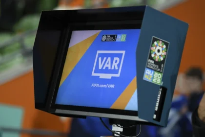 VAR penalty overturned at Old Trafford after Mount and Sesko goals