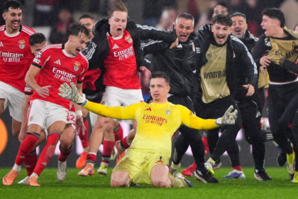 Anatoliy Trubin included in Champions League Team of the Week