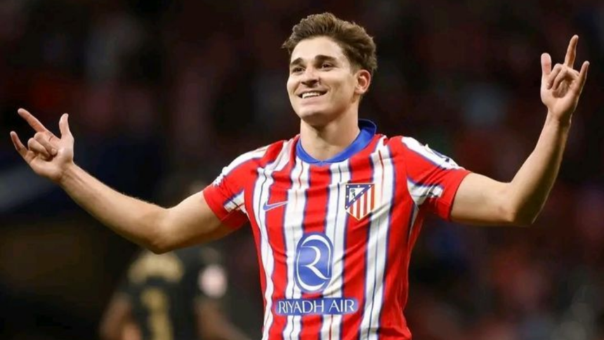 Barcelona eye Julian Alvarez amid Lewandowski succession plans