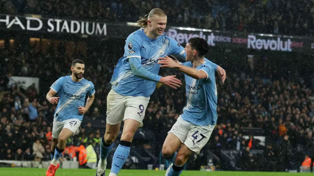 Man City beat Fulham 3-0 to close gap on Arsenal