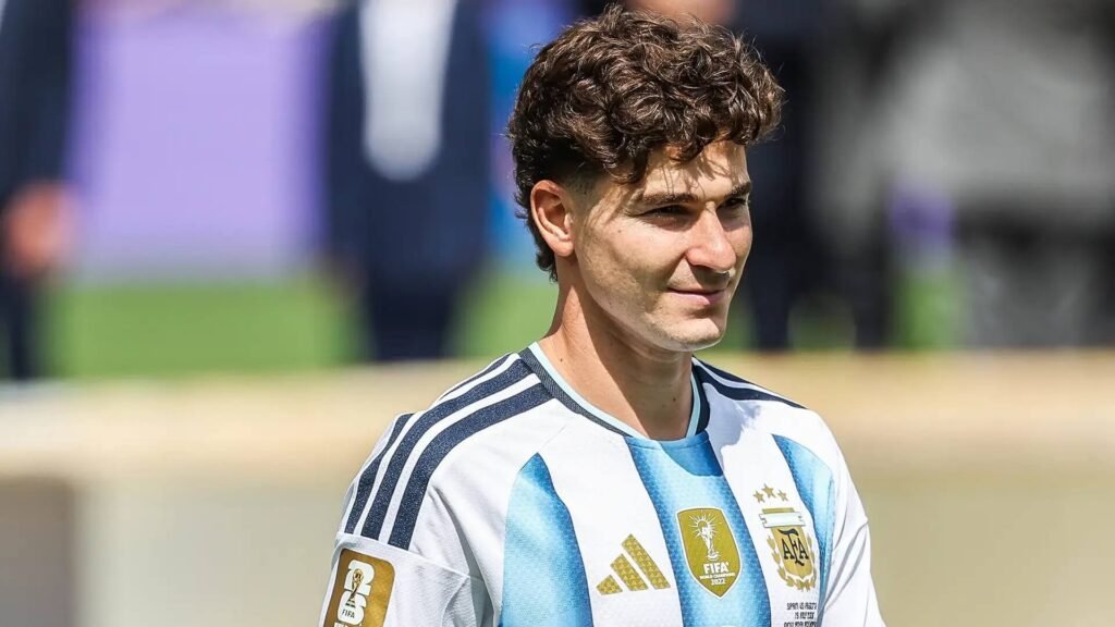 Barcelona Considering Deadline for Julian Alvarez Transfer